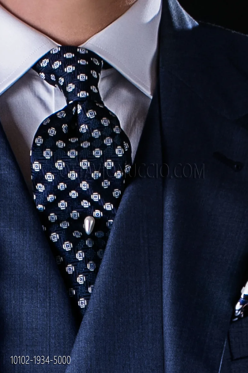 Cravate en pure soie bleue avec micro dessins