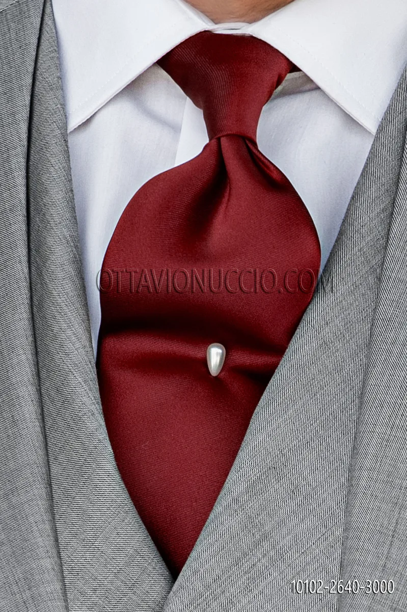 Cravatta in raso rosso