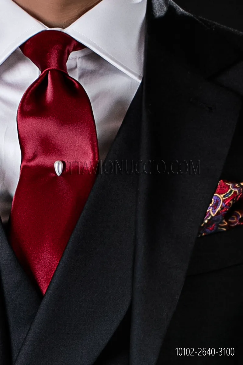 Cravatta in raso rosso