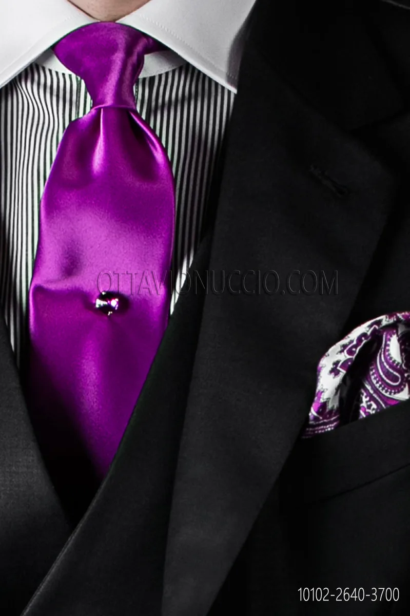 Corbata violeta de raso