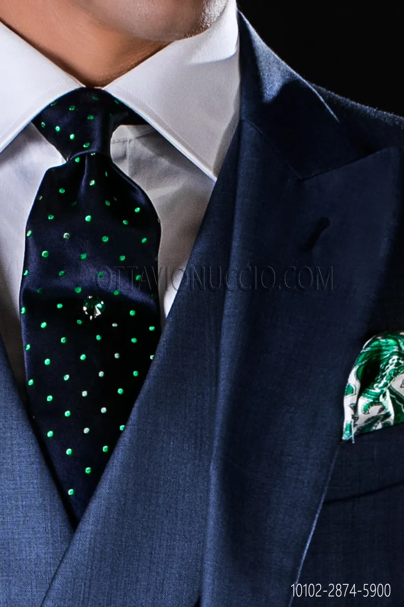 Cravatta in pura seta blu con pois verdi