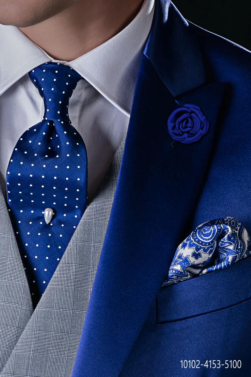 Corbata azul con micro diseño blanco