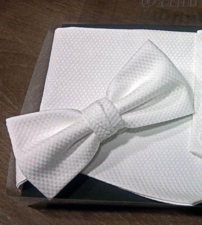 Papillon annodato in cotone piquet bianco