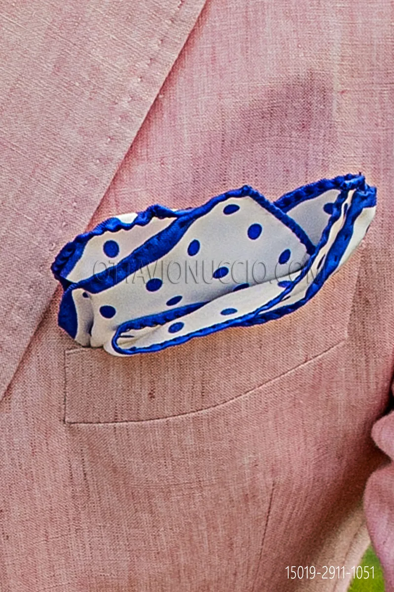 Einstecktuch mit blaue Tupfen aus Seide