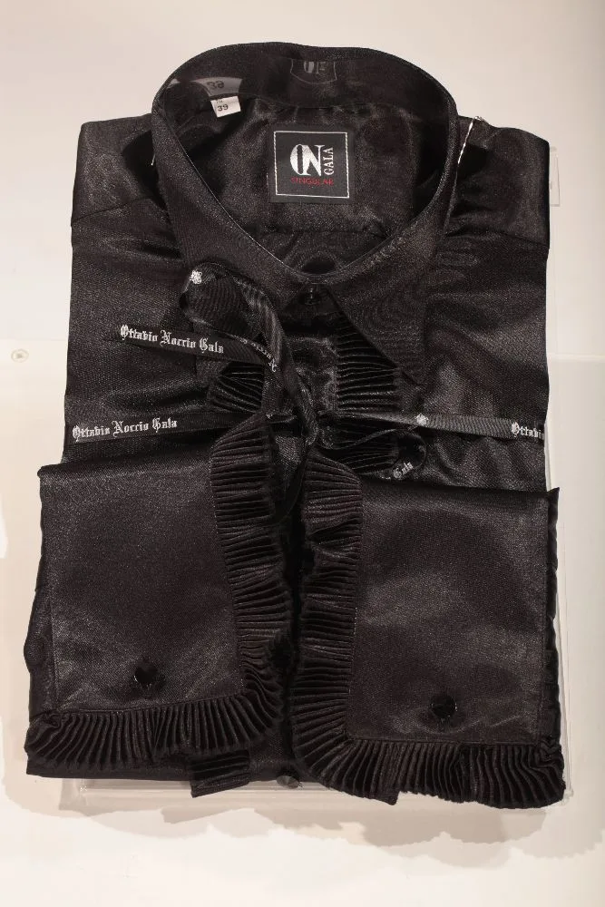 Chemise col gala noire en satin à plis