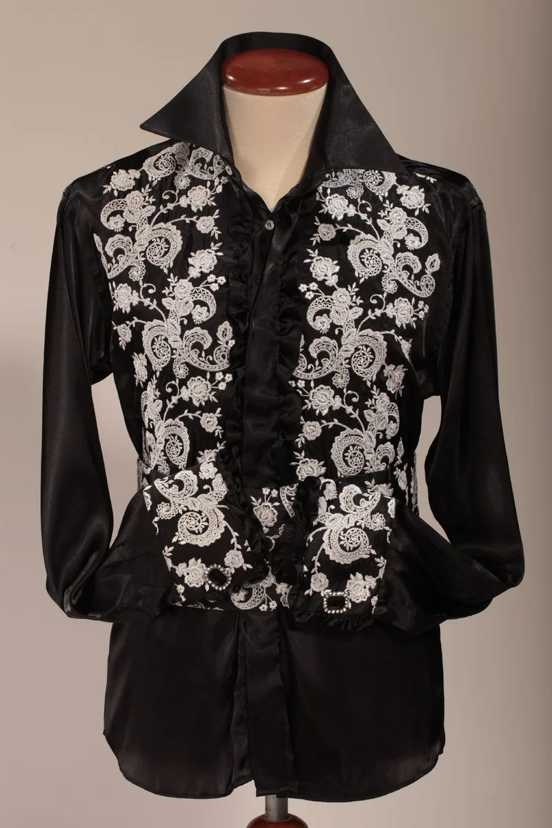 Camicia nera collo classico ricamata