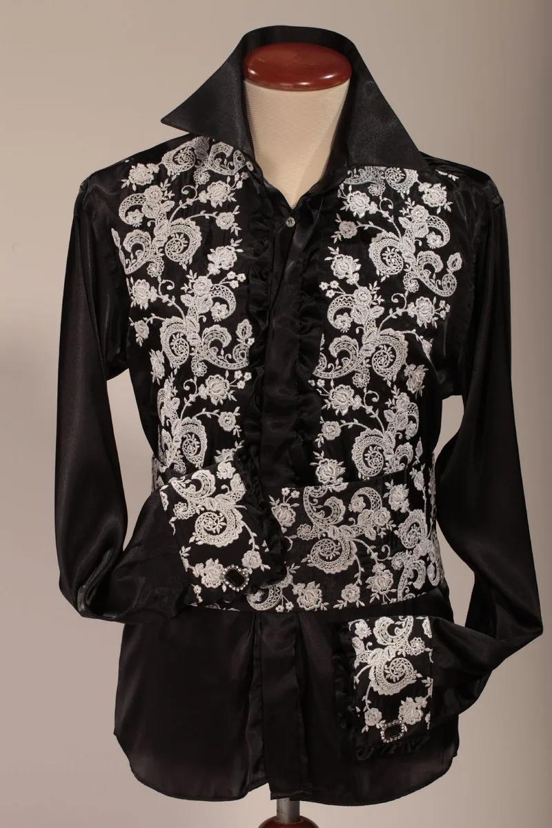 Camicia nera collo classico ricamata