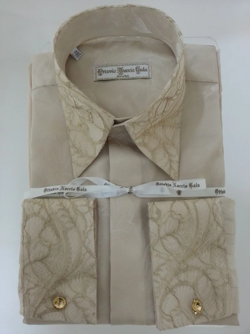 Camicia beige con pizzo oro