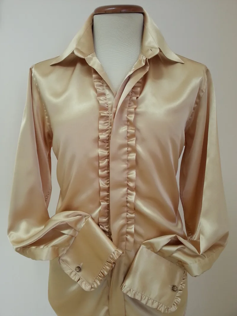 Camicia in raso oro con volant