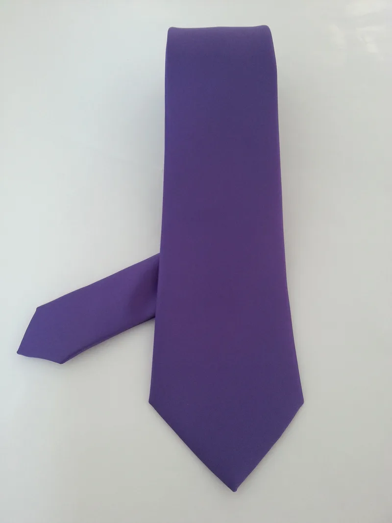 Krawatte und Einstecktuch, violett, aus Satin