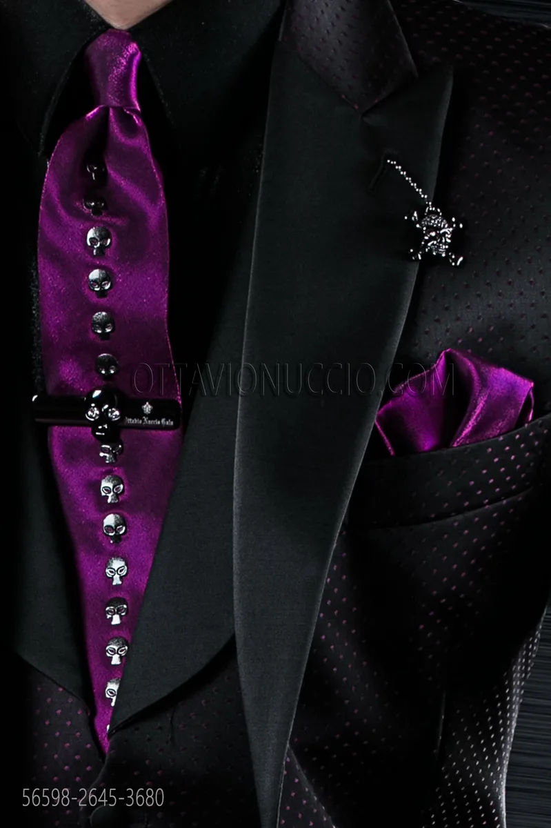 Cravatta e fazzoletto in lurex viola con teschi