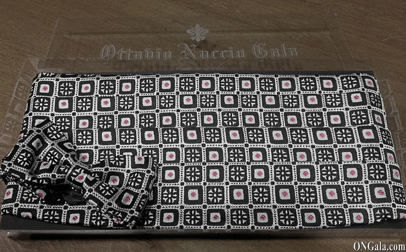 Fascia e Papillon in seta nero con disegni rosa