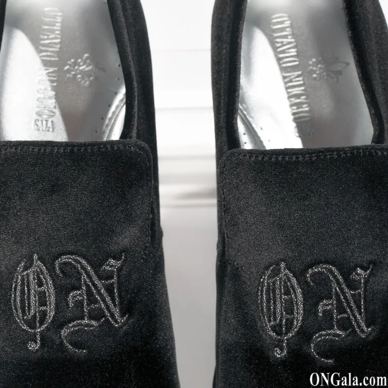 Slipper velluto nero con ricamo corona nero-argento