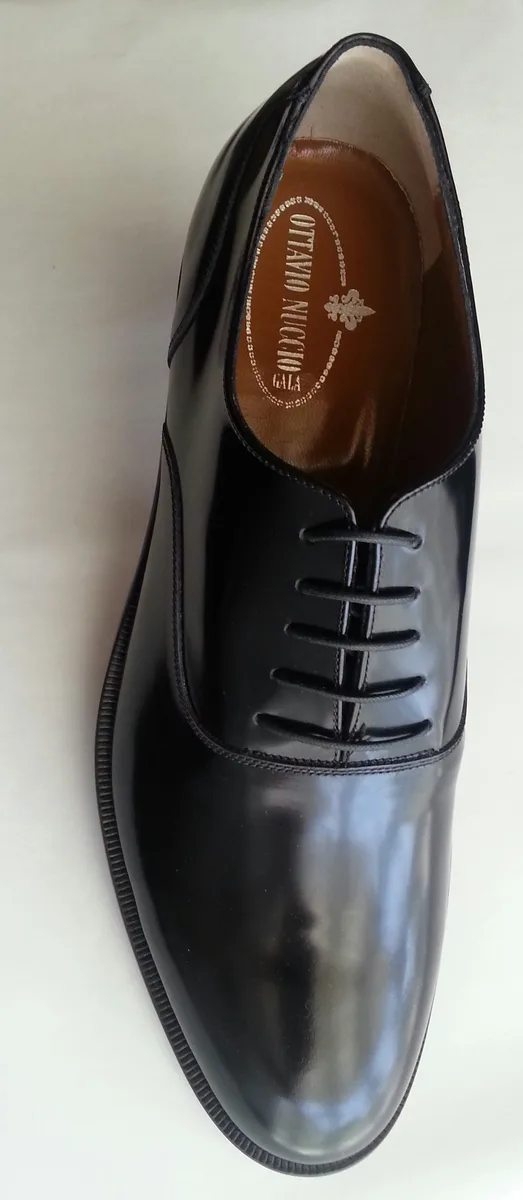 Scarpa modello Francesina nera
