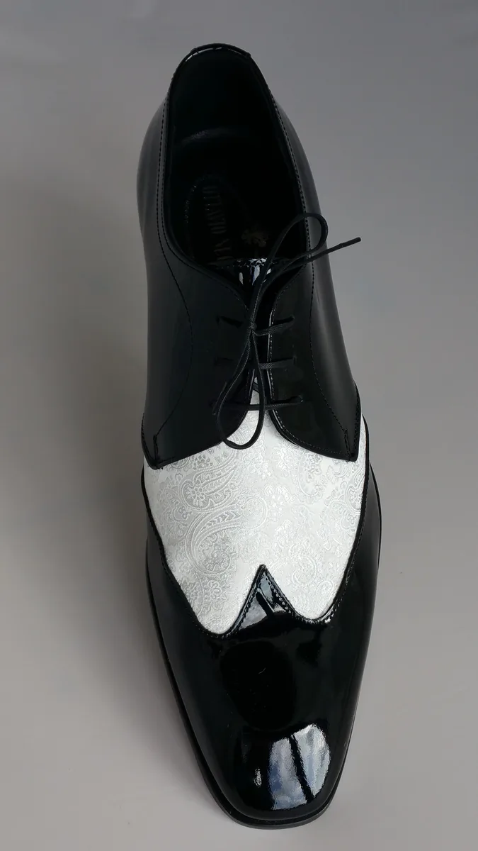 Scarpa allacciata bicolore nero - damascato bianco