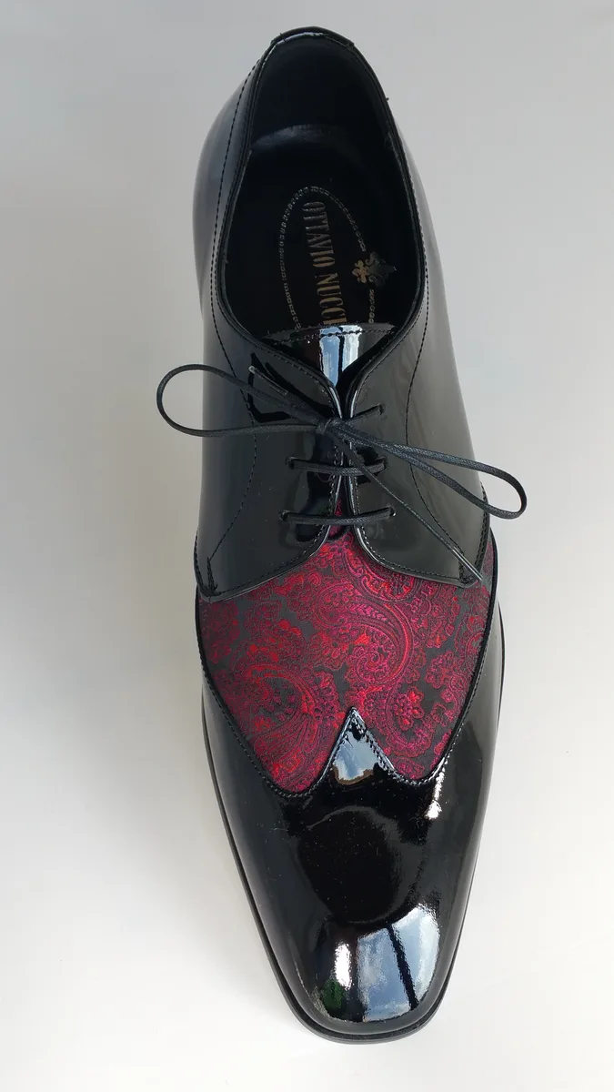Scarpa allacciata bicolore nero - damascato rosso