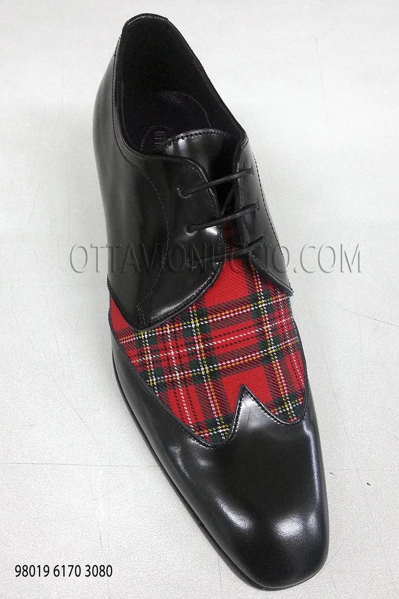 Scarpa allacciata bicolore nero - tartan rosso