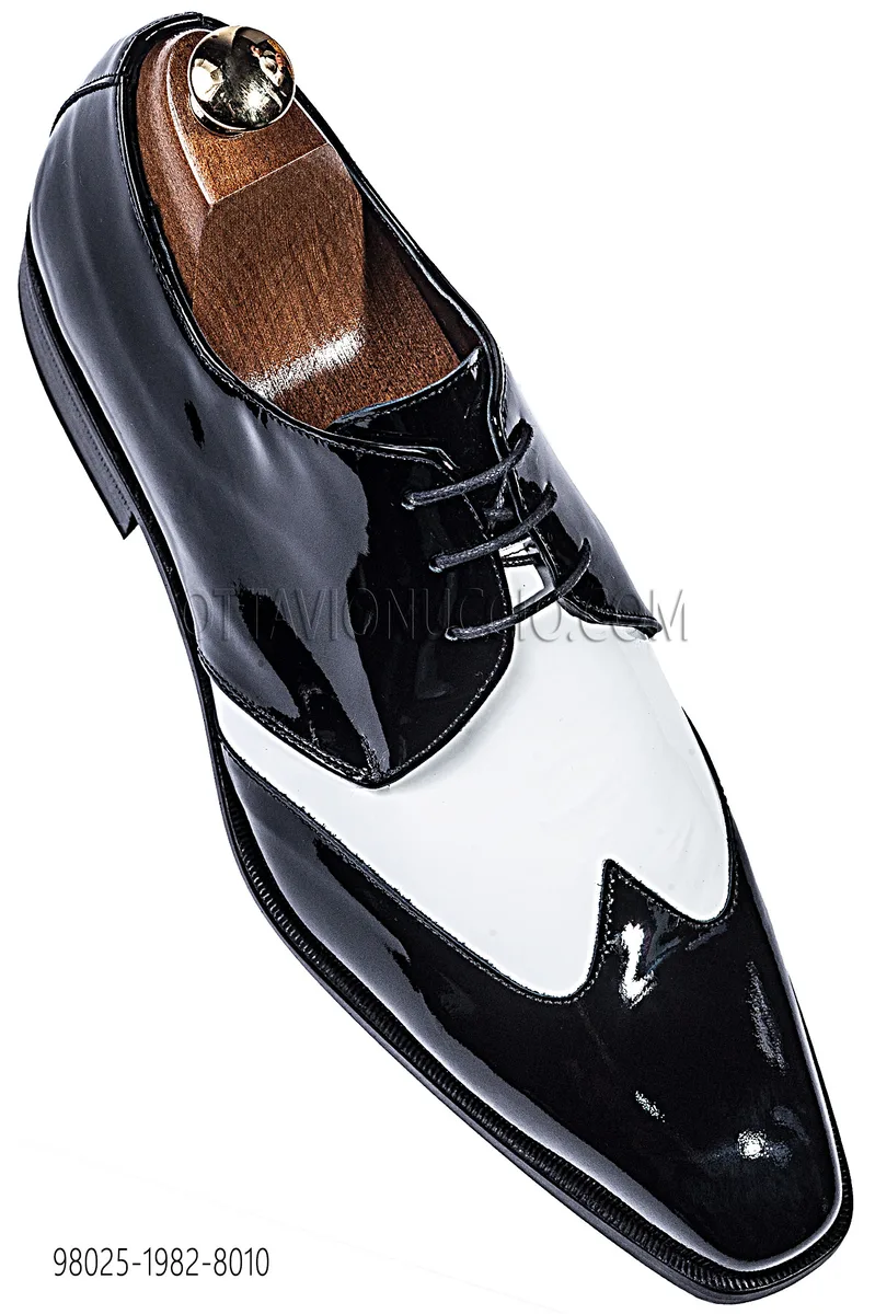 Two-Coloured Patent Leather Shoes black-white
