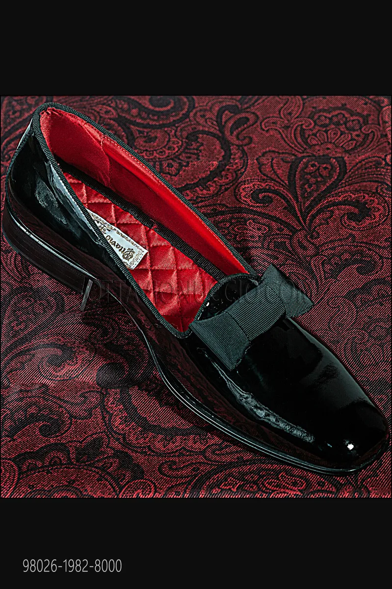 Slipper in vernice nera
