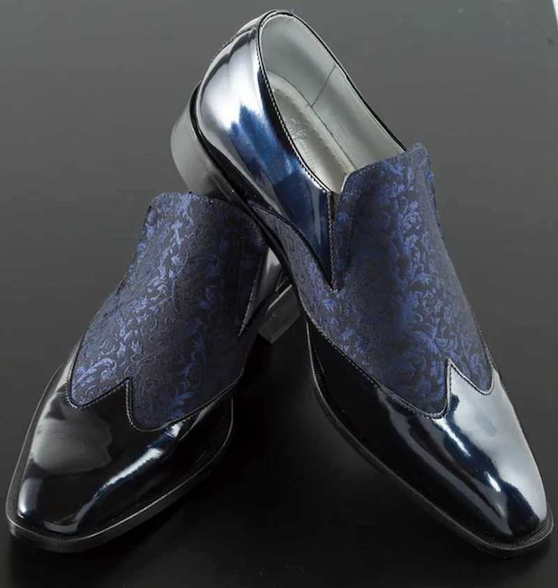 Scarpa bicolore vernice blu inserto broccato blu