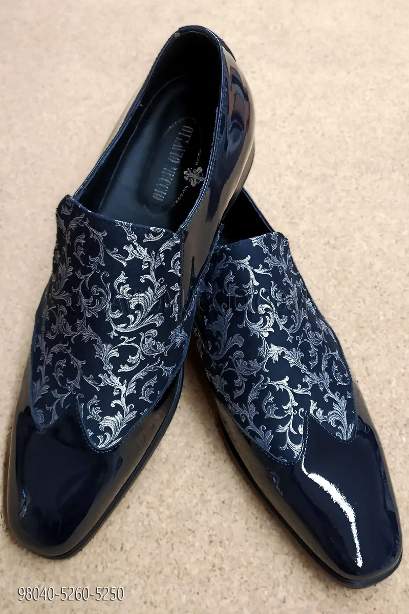Scarpa bicolore vernice blu inserto broccato blu argento