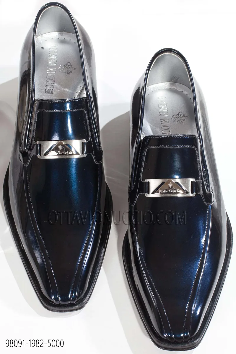 Scarpa in vernice blu