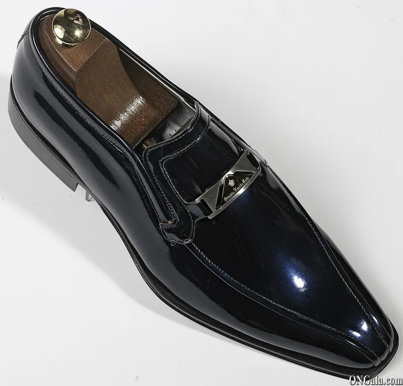 Scarpa in vernice blu