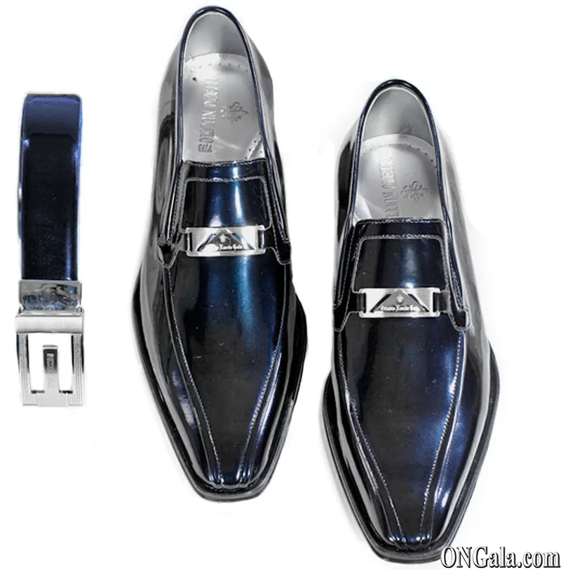 Scarpa in vernice blu