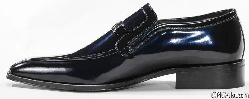 Scarpa in vernice blu