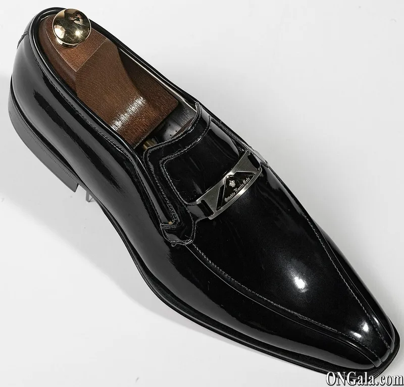 Scarpa in vernice nera