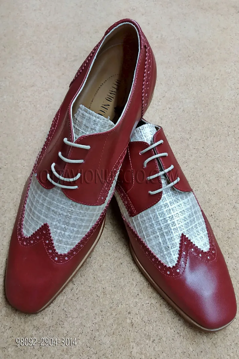 Scarpa bicolore rossa allacciata 4 fori