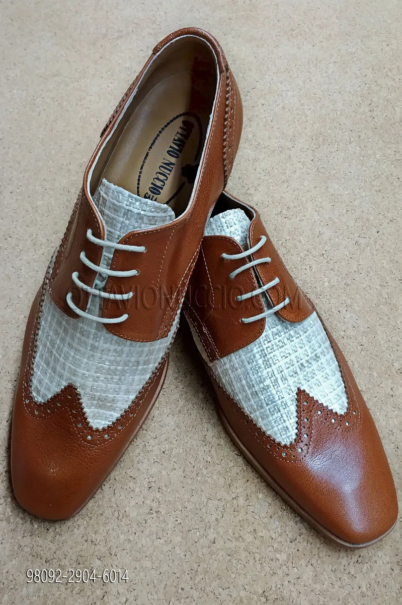 Scarpa bicolore allacciata 4 fori