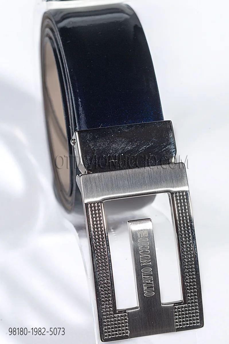 Ceinture en vernis bleu