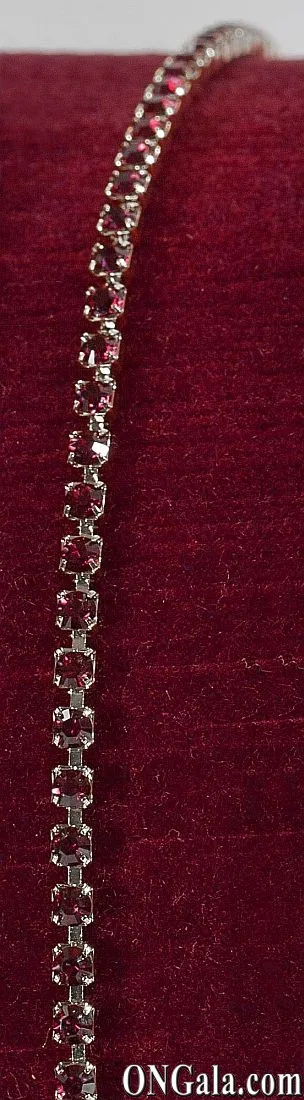 Catenina con strass rossi