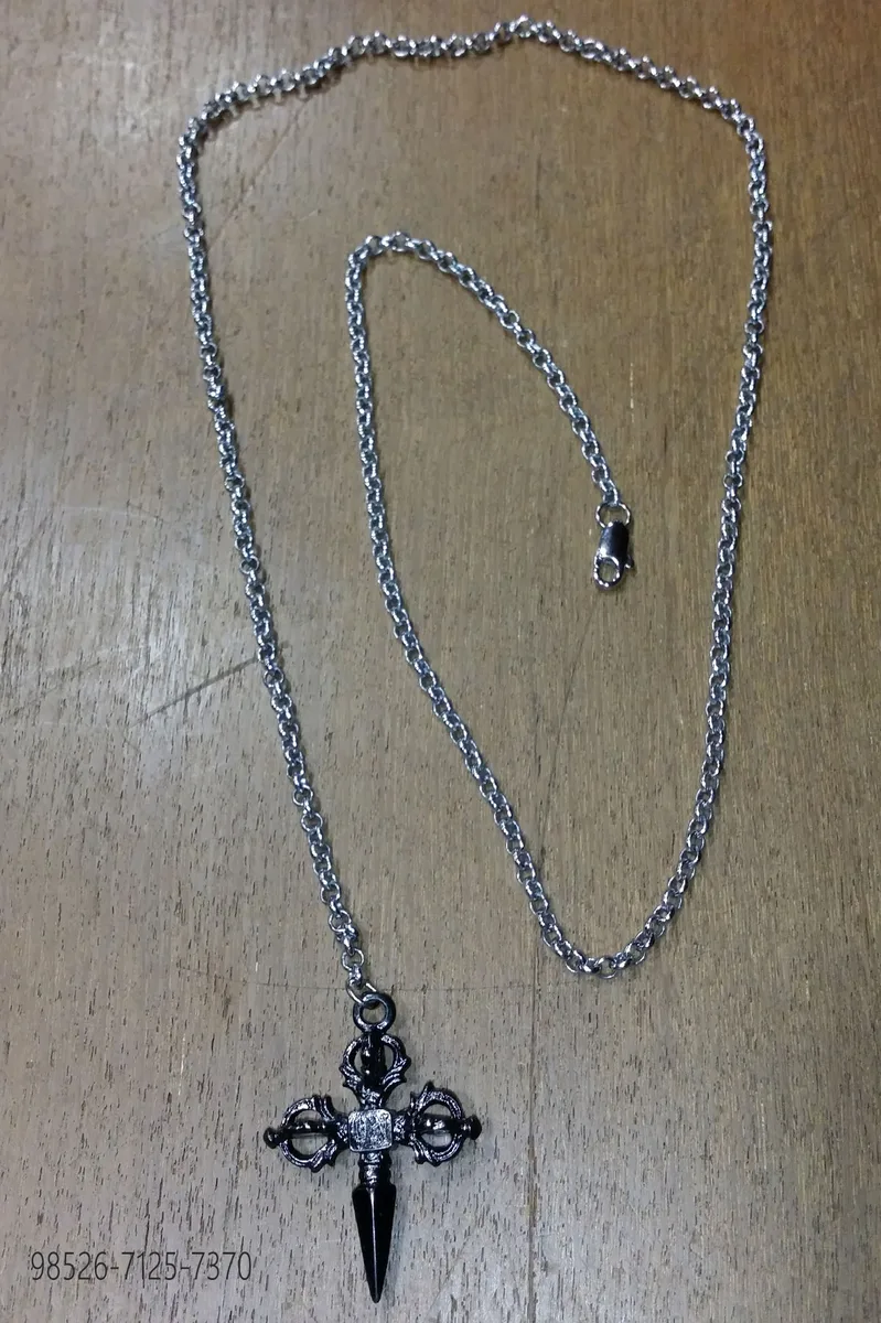 Cadenita con colgante espadita