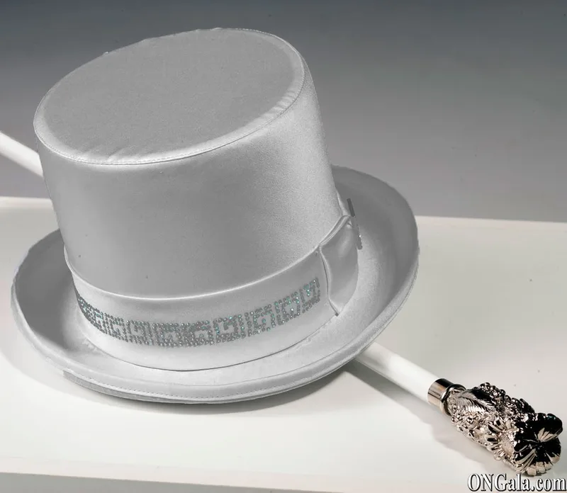 Cilindro in raso grigio perla con strass