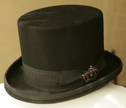 Cilindro in feltro nero e strass rossi su gros grain