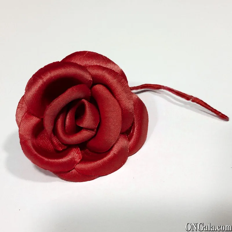 Fiore in raso rosso