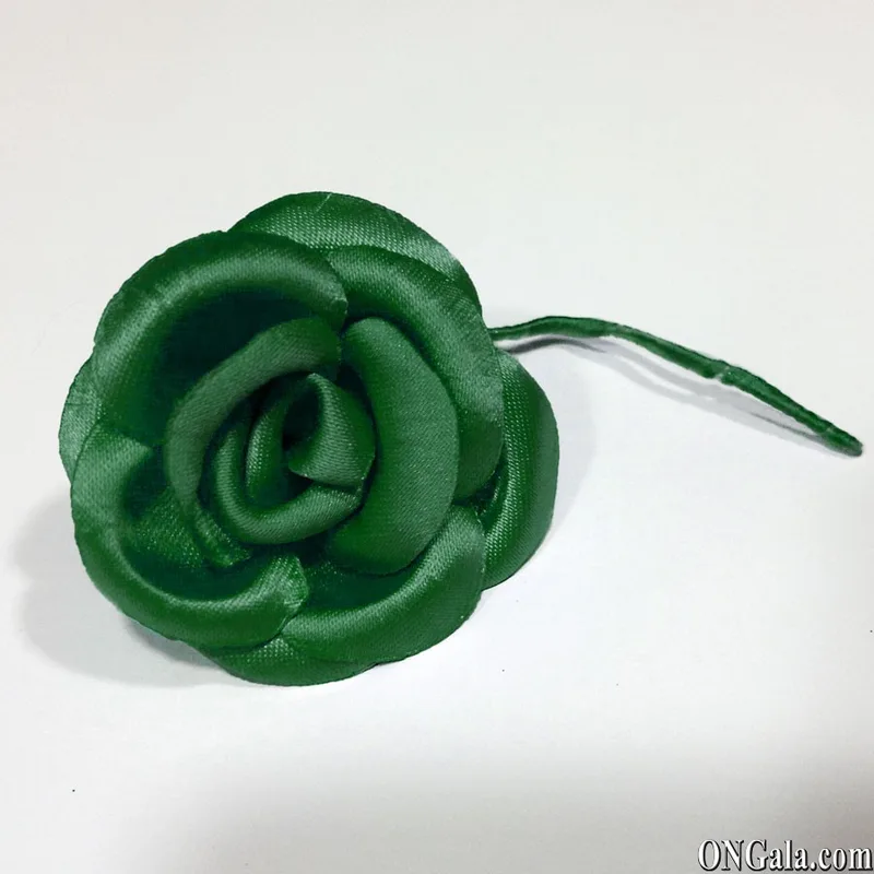 Fiore in raso verde