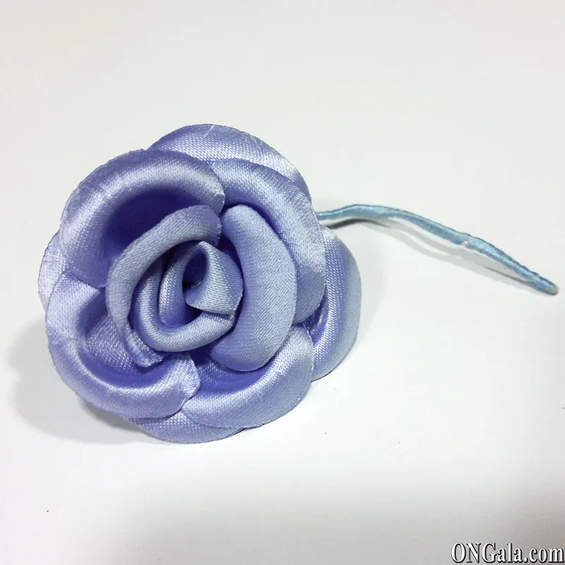 Fiore in raso azzurro