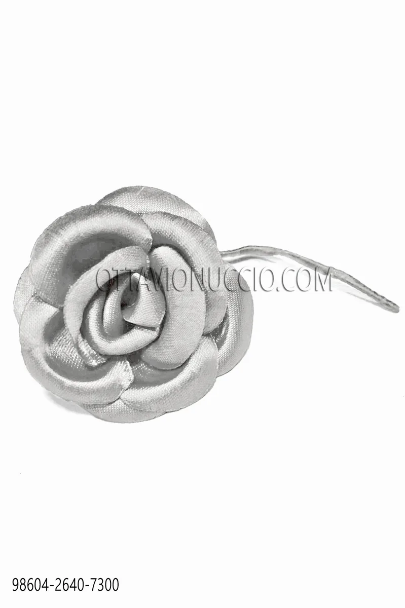 Fiore in raso grigio