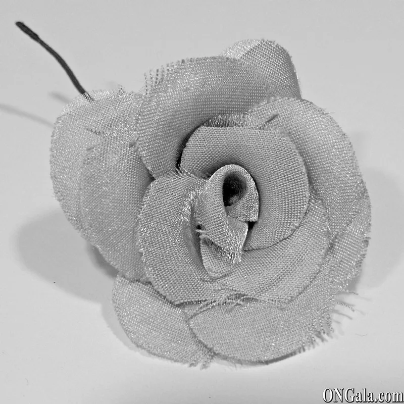 Fiore in lurex grigio perla