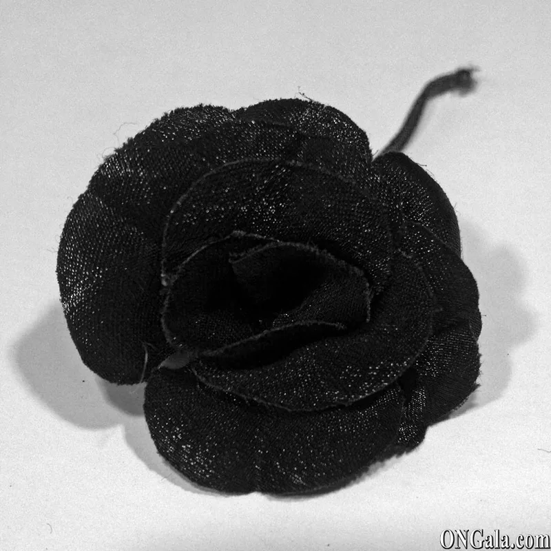 Fiore in lurex nero