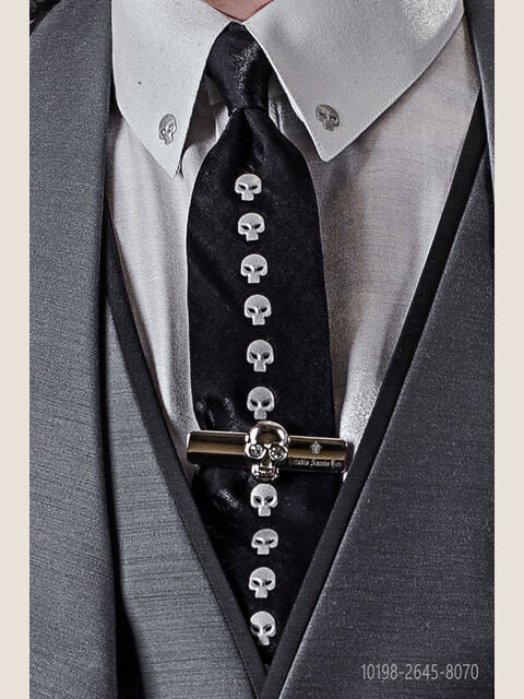 Cravatta in lurex con applicazioni metalliche.