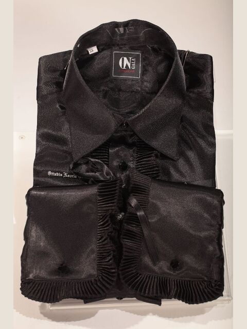 Camicia in raso nero con plissè