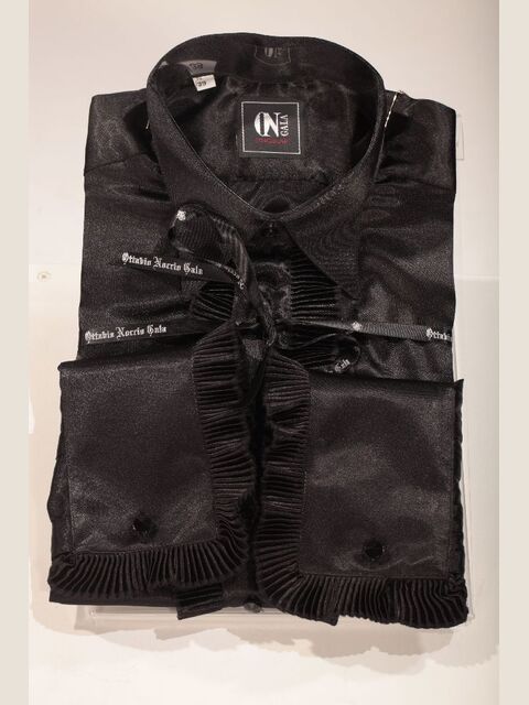 Camicia collo gala nera in raso con plissè