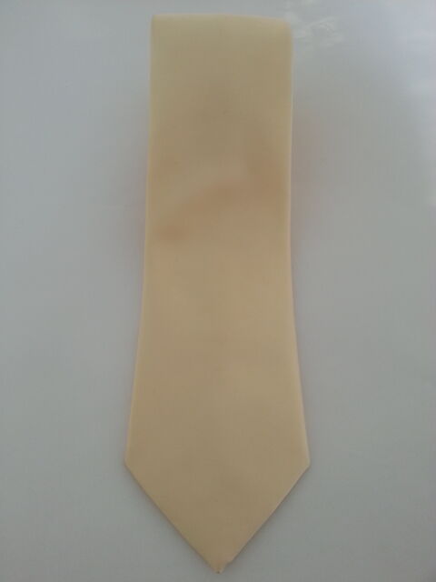 Cravatta e fazzoletto in raso beige