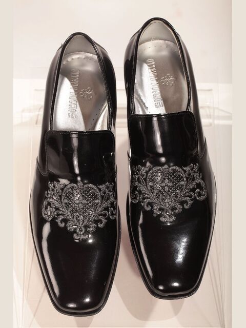 Slipper vernice nera ricamo scudo nero-argento