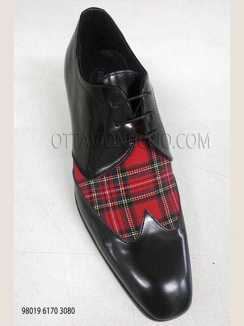 Scarpa allacciata bicolore nero - tartan rosso