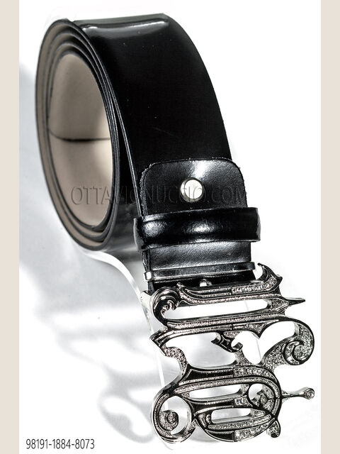 Cintura in pelle nera con fibbia argento